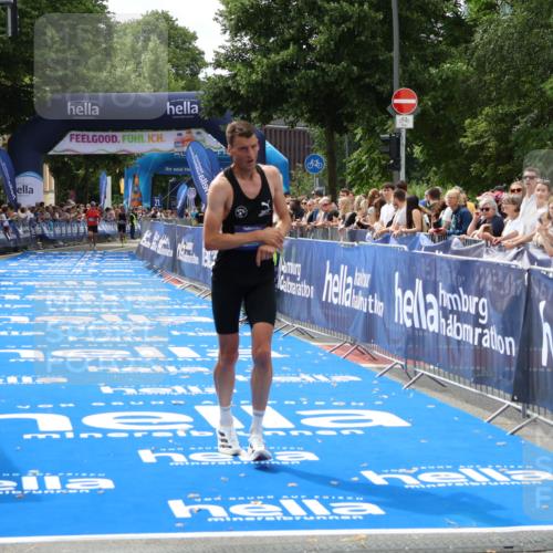 29.06.2025 - hella hamburg halbmarathon Zöllner http://msf.ph/oto/8170148 29.06.2025 10:21:27 Ziel 14933 meine-sportfotos.de