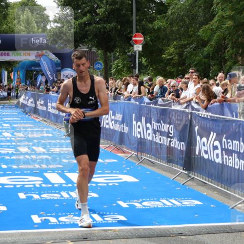 29.06.2025 - hella hamburg halbmarathon Zöllner http://msf.ph/oto/8170159 29.06.2025 10:21:28 Ziel 14933 meine-sportfotos.de