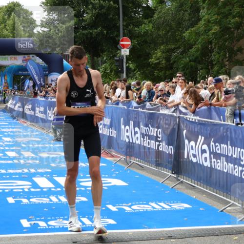 29.06.2025 - hella hamburg halbmarathon Zöllner http://msf.ph/oto/8170167 29.06.2025 10:21:28 Ziel 14933 meine-sportfotos.de