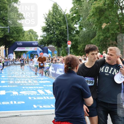 29.06.2025 - hella hamburg halbmarathon Zöllner http://msf.ph/oto/8170170 29.06.2025 10:35:54 Ziel 3843, 13252, 15161 meine-sportfotos.de