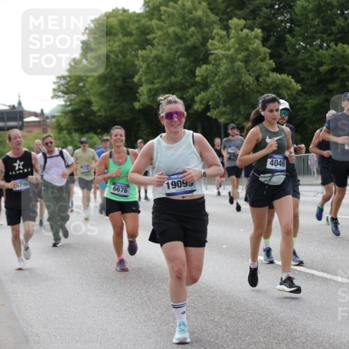 29.06.2025 - hella hamburg halbmarathon Jannik Wohlers http://msf.ph/oto/8170171 29.06.2025 10:21:30 Lombardsbrücke 1158, 1191, 1250, 1294, 1668, 1958, 1963, 2172, 2315, 2353, 2529, 2744, 3606, 3768, 3995, 4046, 4289, 4375, 4376, 5641, 6475, 6676, 6805, 6881, 7075, 7162, 7672, 8715, 8860, 8959, 9002, 9062, 9326, 9327, 9635, 9807, 10019, 10125, 10167, 10210, 10710, 10787, 11424, 11425, 12894, 13477, 13604, 14055, 14059, 14168, 14180, 15104, 15324, 15635, 16143, 16161, 16762, 16781, 16796, 17903, 17932, 17944, 18439, 19008, 19099 meine-sportfotos.de