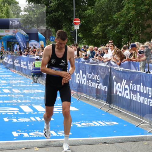 29.06.2025 - hella hamburg halbmarathon Zöllner http://msf.ph/oto/8170174 29.06.2025 10:21:28 Ziel 14933 meine-sportfotos.de