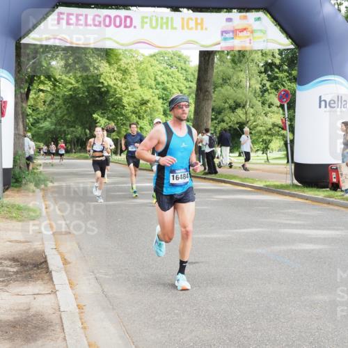 29.06.2025 - hella hamburg halbmarathon MichiJ http://msf.ph/oto/8170184 29.06.2025 10:14:59 Zwischen KM18-KM19 16484, 18695 meine-sportfotos.de