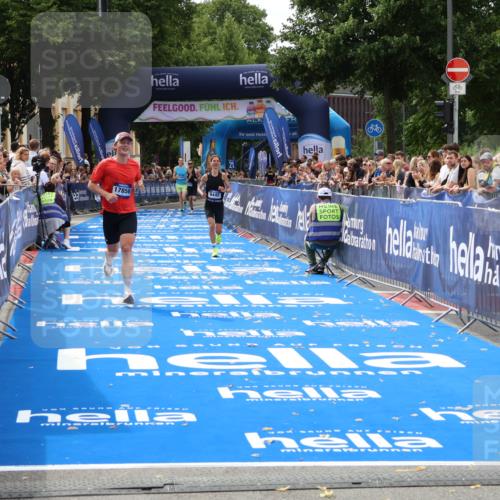 29.06.2025 - hella hamburg halbmarathon Zöllner http://msf.ph/oto/8170195 29.06.2025 10:21:37 Ziel 9442, 11965, 17856 meine-sportfotos.de