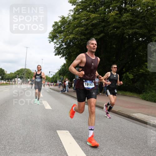 29.06.2025 - hella hamburg halbmarathon Yannick Fuchs http://msf.ph/oto/8170234 29.06.2025 10:24:18 20KM 2021, 2075, 2180, 3043, 7349, 8975, 9137, 10156, 10171, 12287, 12337, 13838, 14164, 14395, 15880, 16118, 16157, 18699, 18737, 18874, 19142, 19194, 19203, 19204 meine-sportfotos.de