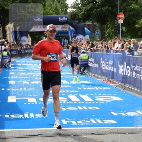 29.06.2025 - hella hamburg halbmarathon Zöllner http://msf.ph/oto/8170238 29.06.2025 10:21:39 Ziel 6559, 9442, 11965, 17856 meine-sportfotos.de