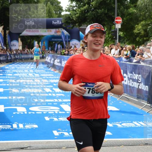 29.06.2025 - hella hamburg halbmarathon Zöllner http://msf.ph/oto/8170264 29.06.2025 10:21:40 Ziel 6559, 9442, 11965, 17856 meine-sportfotos.de