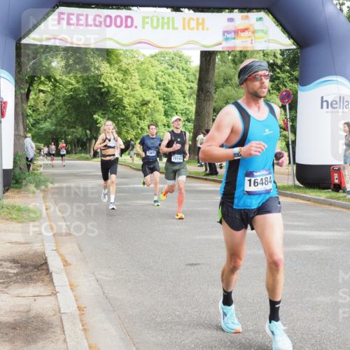 29.06.2025 - hella hamburg halbmarathon MichiJ http://msf.ph/oto/8170294 29.06.2025 10:15:00 Zwischen KM18-KM19 16484, 18695, 18740 meine-sportfotos.de