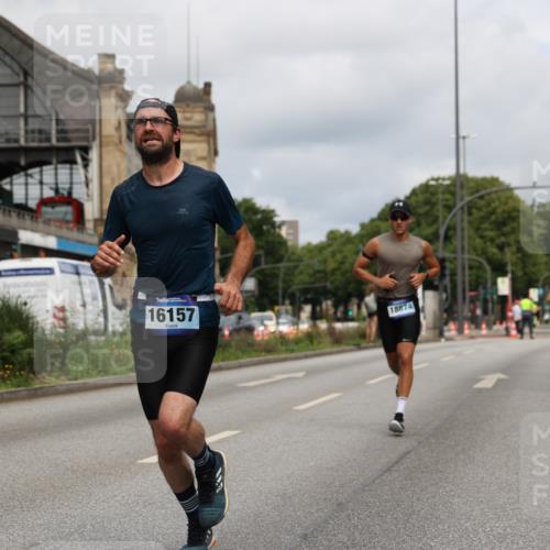29.06.2025 - hella hamburg halbmarathon Yannick Fuchs http://msf.ph/oto/8170322 29.06.2025 10:24:23 20KM 2021, 2075, 2180, 3043, 6781, 7231, 7349, 8975, 9137, 10156, 10171, 10790, 12287, 12337, 13374, 13838, 14164, 14395, 15880, 16118, 16157, 18699, 18737, 18874, 19142, 19194, 19203, 19204 meine-sportfotos.de