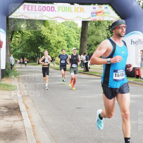 29.06.2025 - hella hamburg halbmarathon MichiJ http://msf.ph/oto/8170324 29.06.2025 10:15:00 Zwischen KM18-KM19 16484, 18695, 18740 meine-sportfotos.de