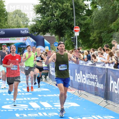 29.06.2025 - hella hamburg halbmarathon Zöllner http://msf.ph/oto/8170326 29.06.2025 10:36:08 Ziel 2399, 6032, 9313, 10477, 12168, 12488, 13419, 14875, 17217, 18156, 18259, 18600 meine-sportfotos.de