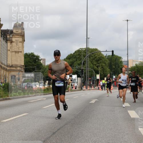 29.06.2025 - hella hamburg halbmarathon Yannick Fuchs http://msf.ph/oto/8170344 29.06.2025 10:24:23 20KM 2021, 2075, 2180, 3043, 6781, 7231, 7349, 8975, 9137, 10156, 10171, 10790, 12287, 12337, 13374, 13838, 14164, 14395, 15880, 16118, 16157, 18699, 18737, 18874, 19142, 19194, 19203, 19204 meine-sportfotos.de