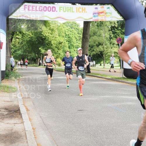 29.06.2025 - hella hamburg halbmarathon MichiJ http://msf.ph/oto/8170360 29.06.2025 10:15:00 Zwischen KM18-KM19 16484, 18695, 18740 meine-sportfotos.de