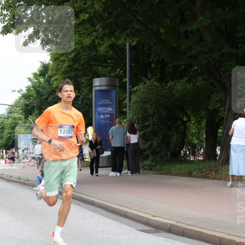 29.06.2025 - hella hamburg halbmarathon Yannick Fuchs http://msf.ph/oto/8170404 29.06.2025 10:24:24 20KM 2021, 2075, 2180, 3043, 6781, 7231, 7349, 8975, 9137, 10156, 10171, 10790, 12287, 12337, 13374, 13838, 14164, 14395, 15880, 16118, 16157, 18699, 18737, 18874, 19142, 19194, 19203, 19204 meine-sportfotos.de
