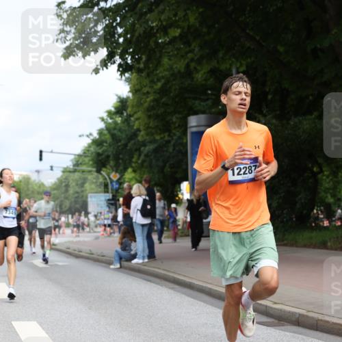 29.06.2025 - hella hamburg halbmarathon Yannick Fuchs http://msf.ph/oto/8170432 29.06.2025 10:24:25 20KM 2021, 2075, 2180, 3043, 6781, 7231, 7349, 8975, 9137, 10156, 10171, 10790, 12287, 12337, 13374, 13838, 14164, 14395, 15880, 16118, 16157, 18699, 18737, 18874, 19042, 19142, 19194, 19202, 19203, 19204 meine-sportfotos.de