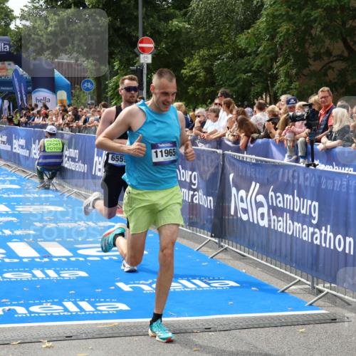 29.06.2025 - hella hamburg halbmarathon Zöllner http://msf.ph/oto/8170434 29.06.2025 10:21:45 Ziel 6559, 11965 meine-sportfotos.de