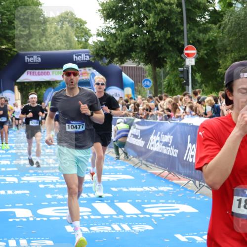 29.06.2025 - hella hamburg halbmarathon Zöllner http://msf.ph/oto/8170475 29.06.2025 10:36:10 Ziel 2399, 6032, 6990, 9313, 10477, 12168, 12447, 12488, 13419, 14875, 17078, 17217, 17691, 18156, 18600 meine-sportfotos.de