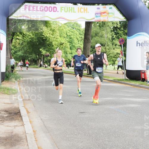 29.06.2025 - hella hamburg halbmarathon MichiJ http://msf.ph/oto/8170478 29.06.2025 10:15:00 Zwischen KM18-KM19 16484, 18695, 18740 meine-sportfotos.de