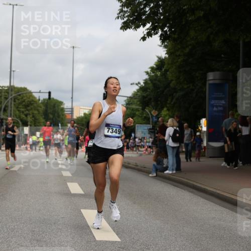 29.06.2025 - hella hamburg halbmarathon Yannick Fuchs http://msf.ph/oto/8170516 29.06.2025 10:24:26 20KM 2021, 2075, 2180, 3043, 6781, 7231, 7349, 8975, 9137, 10156, 10171, 10790, 12287, 12337, 13374, 13838, 14164, 14395, 15880, 16118, 16157, 18699, 18737, 18874, 19042, 19142, 19194, 19202, 19203, 19204 meine-sportfotos.de
