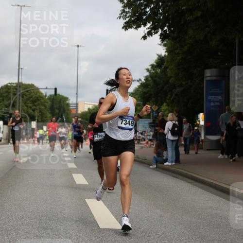 29.06.2025 - hella hamburg halbmarathon Yannick Fuchs http://msf.ph/oto/8170528 29.06.2025 10:24:26 20KM 2021, 2075, 2180, 3043, 6781, 7231, 7349, 8975, 9137, 10156, 10171, 10790, 12287, 12337, 13374, 13838, 14164, 14395, 15880, 16118, 16157, 18699, 18737, 18874, 19042, 19142, 19194, 19202, 19203, 19204 meine-sportfotos.de