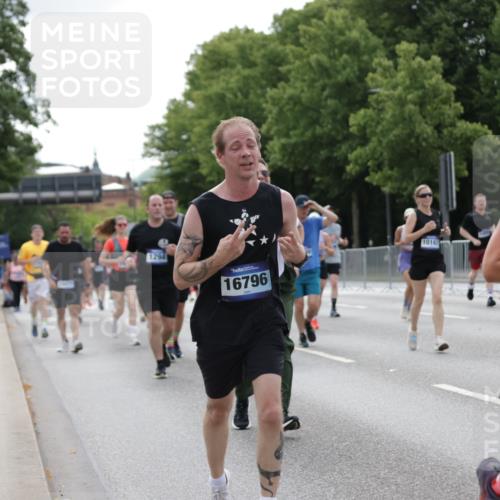 29.06.2025 - hella hamburg halbmarathon Jannik Wohlers http://msf.ph/oto/8170549 29.06.2025 10:21:32 Lombardsbrücke 1158, 1191, 1250, 1294, 1958, 1963, 2172, 2315, 2353, 2529, 2744, 3606, 3768, 3995, 4046, 4289, 5641, 6475, 6676, 6805, 6881, 7075, 7162, 7672, 8431, 8715, 8860, 8959, 9002, 9062, 9326, 9327, 9635, 9788, 9807, 10019, 10125, 10167, 10210, 10710, 10787, 11424, 11425, 12894, 13477, 13604, 14055, 14059, 14168, 14180, 15104, 15324, 15635, 16143, 16161, 16762, 16781, 16796, 17416, 17696, 17903, 17932, 17944, 18439, 19008, 19099 meine-sportfotos.de