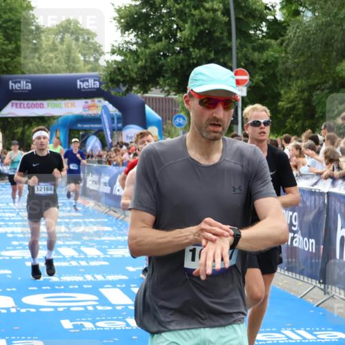 29.06.2025 - hella hamburg halbmarathon Zöllner http://msf.ph/oto/8170568 29.06.2025 10:36:11 Ziel 2774, 6032, 6990, 10477, 12168, 12447, 12488, 13419, 14875, 17078, 17217, 17691, 18600 meine-sportfotos.de