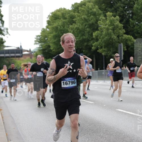 29.06.2025 - hella hamburg halbmarathon Jannik Wohlers http://msf.ph/oto/8170571 29.06.2025 10:21:33 Lombardsbrücke 1158, 1191, 1250, 1294, 1958, 1963, 2172, 2315, 2353, 2529, 2744, 3606, 3768, 3995, 4046, 4289, 5641, 6475, 6676, 6805, 6881, 7075, 7162, 7672, 8431, 8715, 8860, 8959, 9002, 9062, 9326, 9327, 9635, 9788, 9807, 10019, 10125, 10167, 10210, 10710, 10787, 11424, 11425, 12894, 13477, 14055, 14059, 14168, 14180, 15104, 15324, 15635, 16143, 16154, 16161, 16762, 16781, 16796, 16920, 17416, 17696, 17944, 18439, 19008, 19099 meine-sportfotos.de