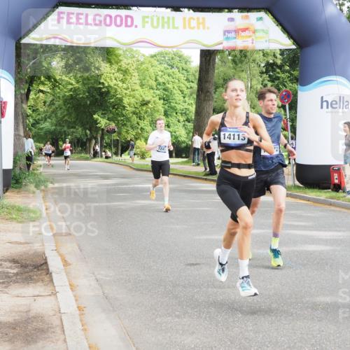 29.06.2025 - hella hamburg halbmarathon MichiJ http://msf.ph/oto/8170588 29.06.2025 10:15:01 Zwischen KM18-KM19 14113, 16484, 18695, 18740 meine-sportfotos.de