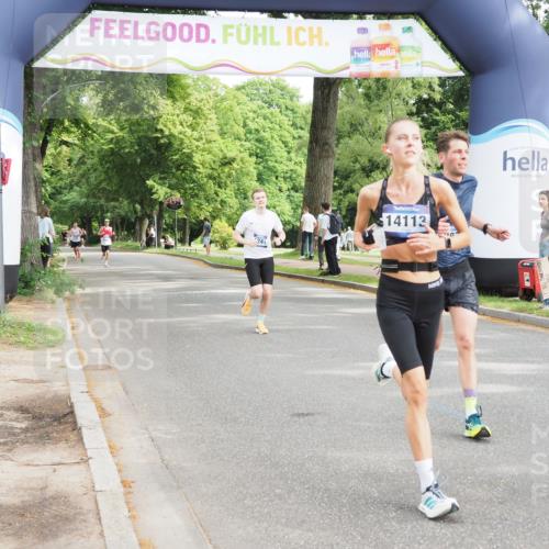 29.06.2025 - hella hamburg halbmarathon MichiJ http://msf.ph/oto/8170599 29.06.2025 10:15:02 Zwischen KM18-KM19 13872, 14113, 16484, 18695, 18740 meine-sportfotos.de