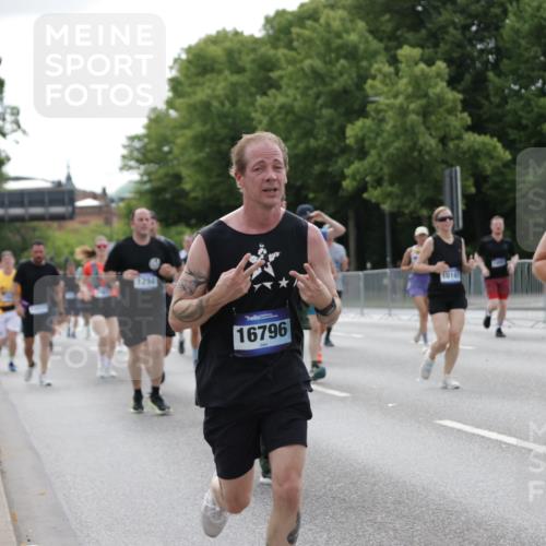 29.06.2025 - hella hamburg halbmarathon Jannik Wohlers http://msf.ph/oto/8170605 29.06.2025 10:21:33 Lombardsbrücke 1158, 1191, 1250, 1294, 1958, 1963, 2172, 2315, 2353, 2529, 2744, 3606, 3768, 3995, 4046, 4289, 5641, 6475, 6676, 6805, 6881, 7075, 7162, 7672, 8431, 8715, 8860, 8959, 9002, 9062, 9326, 9327, 9635, 9788, 9807, 10019, 10125, 10167, 10210, 10710, 10787, 11424, 11425, 12894, 13477, 14055, 14059, 14168, 14180, 15104, 15324, 15635, 16143, 16154, 16161, 16762, 16781, 16796, 16920, 17416, 17696, 17944, 18439, 19008, 19099 meine-sportfotos.de