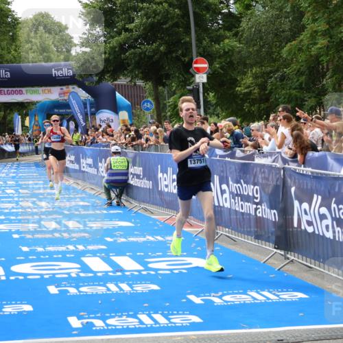 29.06.2025 - hella hamburg halbmarathon Zöllner http://msf.ph/oto/8170615 29.06.2025 10:22:06 Ziel 13751, 16068, 17886 meine-sportfotos.de