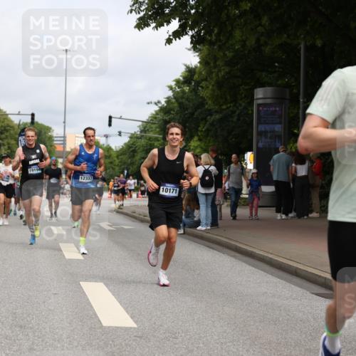 29.06.2025 - hella hamburg halbmarathon Yannick Fuchs http://msf.ph/oto/8170636 29.06.2025 10:24:30 20KM 2021, 2180, 3043, 6781, 7231, 7349, 9137, 9571, 10156, 10171, 10790, 12287, 12337, 13374, 13838, 14164, 14395, 15880, 16118, 16157, 16736, 18699, 18737, 18874, 19042, 19194, 19202, 19203, 19204 meine-sportfotos.de
