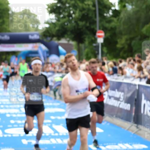 29.06.2025 - hella hamburg halbmarathon Zöllner http://msf.ph/oto/8170664 29.06.2025 10:36:12 Ziel 2774, 6032, 6990, 12168, 12447, 12488, 13419, 14601, 14875, 15115, 17078, 17329, 17691, 18600 meine-sportfotos.de