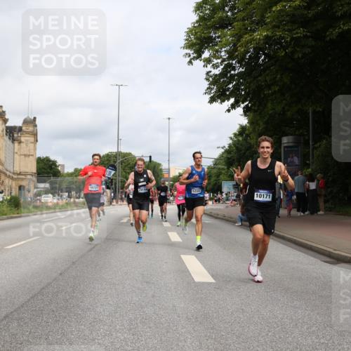 29.06.2025 - hella hamburg halbmarathon Yannick Fuchs http://msf.ph/oto/8170682 29.06.2025 10:24:30 20KM 2021, 2180, 3043, 6781, 7231, 7349, 9137, 9571, 10156, 10171, 10790, 12287, 12337, 13374, 13838, 14164, 14395, 15880, 16118, 16157, 16736, 18699, 18737, 18874, 19042, 19194, 19202, 19203, 19204 meine-sportfotos.de