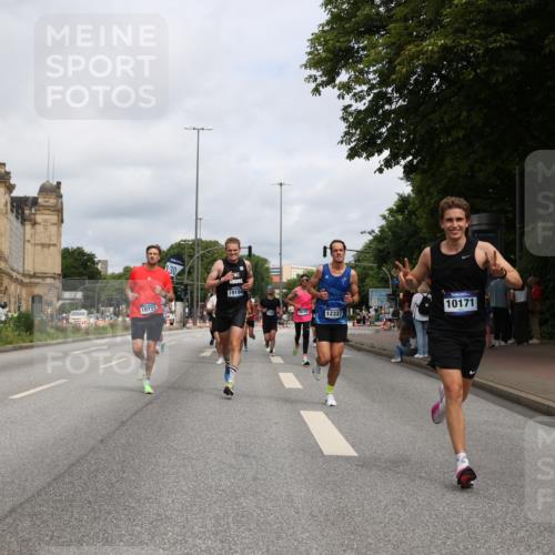 29.06.2025 - hella hamburg halbmarathon Yannick Fuchs http://msf.ph/oto/8170686 29.06.2025 10:24:31 20KM 2021, 2180, 3043, 6781, 7231, 7349, 9137, 9571, 10156, 10171, 10790, 12234, 12287, 12337, 13374, 13838, 14164, 14395, 15880, 16118, 16157, 16736, 17197, 18699, 18737, 18874, 19042, 19194, 19202, 19203, 19204 meine-sportfotos.de