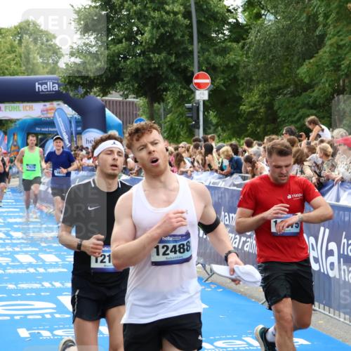 29.06.2025 - hella hamburg halbmarathon Zöllner http://msf.ph/oto/8170706 29.06.2025 10:36:13 Ziel 2774, 6032, 6990, 12168, 12447, 12488, 14601, 14875, 15115, 17078, 17329, 17691, 18600 meine-sportfotos.de