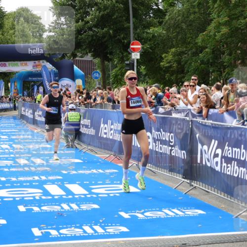 29.06.2025 - hella hamburg halbmarathon Zöllner http://msf.ph/oto/8170720 29.06.2025 10:22:08 Ziel 16068, 17886, 18693 meine-sportfotos.de