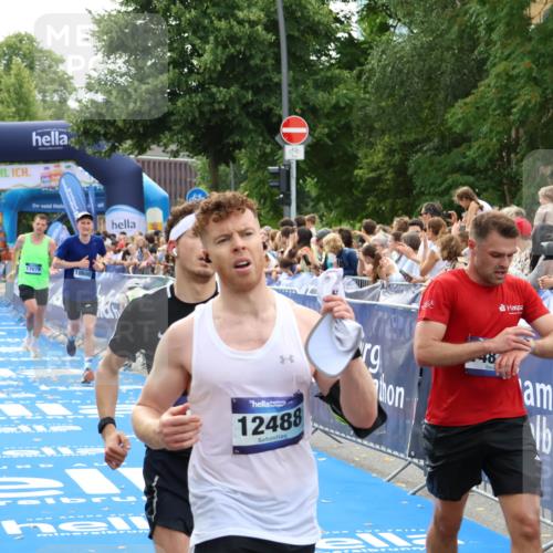 29.06.2025 - hella hamburg halbmarathon Zöllner http://msf.ph/oto/8170723 29.06.2025 10:36:13 Ziel 2774, 6032, 6990, 12168, 12447, 12488, 14601, 14875, 15115, 17078, 17329, 17691, 18600 meine-sportfotos.de