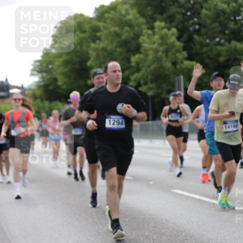 29.06.2025 - hella hamburg halbmarathon Jannik Wohlers http://msf.ph/oto/8170726 29.06.2025 10:21:35 Lombardsbrücke 1003, 1158, 1191, 1250, 1294, 1958, 1963, 2172, 2315, 2353, 2529, 2744, 3050, 3172, 3458, 3606, 3768, 3995, 4046, 4289, 5641, 6676, 6805, 6881, 7075, 7162, 7672, 8431, 8860, 8959, 9002, 9062, 9326, 9327, 9635, 9788, 9807, 10019, 10125, 10167, 10210, 10710, 10787, 11424, 11425, 12894, 13477, 14053, 14055, 14059, 14168, 14180, 15104, 15324, 15635, 15660, 16143, 16154, 16161, 16762, 16781, 16796, 16920, 17416, 17696, 17944, 18172, 18661, 19008, 19099 meine-sportfotos.de