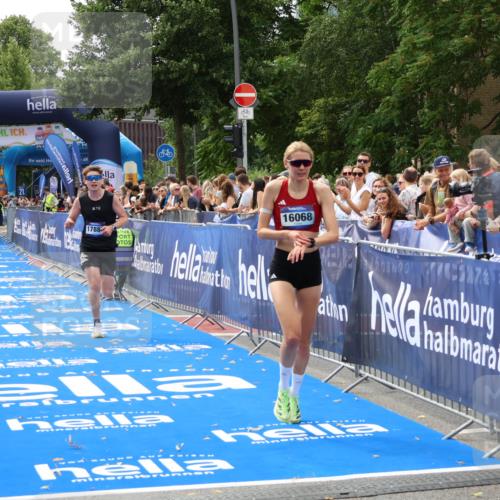 29.06.2025 - hella hamburg halbmarathon Zöllner http://msf.ph/oto/8170741 29.06.2025 10:22:09 Ziel 16068, 17886, 18693 meine-sportfotos.de