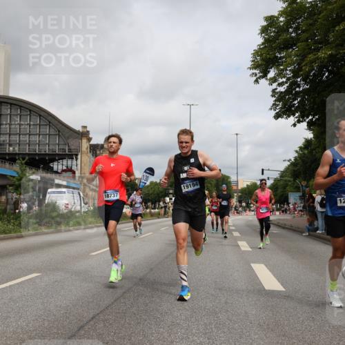 29.06.2025 - hella hamburg halbmarathon Yannick Fuchs http://msf.ph/oto/8170754 29.06.2025 10:24:32 20KM 2021, 2180, 3043, 6781, 7231, 7349, 9137, 9571, 10156, 10171, 10790, 12234, 12287, 12337, 13374, 13838, 14164, 14395, 15880, 16118, 16157, 16736, 17197, 18699, 18737, 18874, 19042, 19194, 19202, 19203, 19204 meine-sportfotos.de