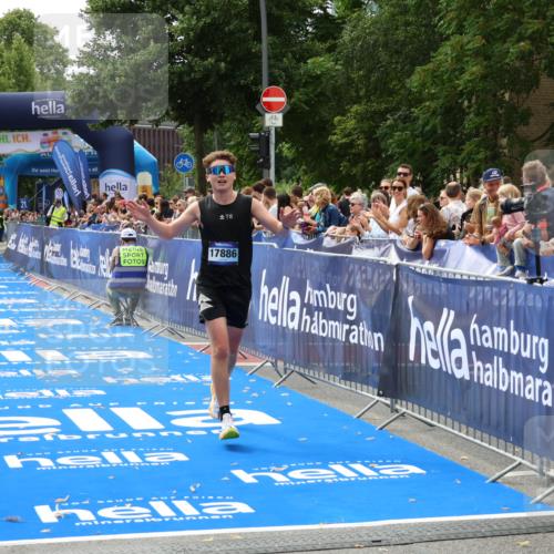 29.06.2025 - hella hamburg halbmarathon Zöllner http://msf.ph/oto/8170784 29.06.2025 10:22:10 Ziel 16068, 17886, 18693 meine-sportfotos.de