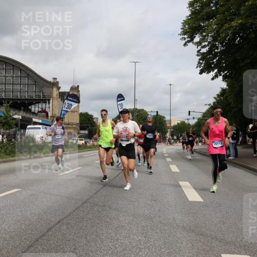 29.06.2025 - hella hamburg halbmarathon Yannick Fuchs http://msf.ph/oto/8170786 29.06.2025 10:24:33 20KM 2021, 2180, 3043, 6781, 7231, 7349, 9137, 9571, 10156, 10171, 10790, 12234, 12287, 12337, 13374, 13838, 14164, 14395, 15880, 16118, 16157, 16736, 16818, 17197, 18699, 18737, 18874, 19042, 19194, 19202, 19203, 19204 meine-sportfotos.de