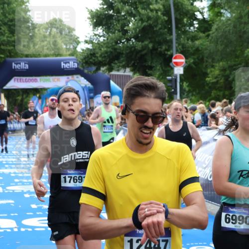 29.06.2025 - hella hamburg halbmarathon Zöllner http://msf.ph/oto/8170808 29.06.2025 10:36:18 Ziel 2774, 6829, 6990, 6993, 12447, 13991, 14601, 15115, 15348, 16158, 17078, 17329, 17691 meine-sportfotos.de
