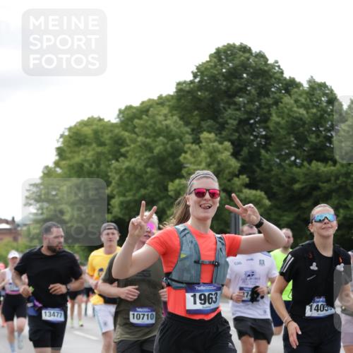 29.06.2025 - hella hamburg halbmarathon Jannik Wohlers http://msf.ph/oto/8170826 29.06.2025 10:21:38 Lombardsbrücke 1003, 1191, 1250, 1294, 1958, 1963, 2009, 2063, 2514, 2744, 3050, 3172, 3458, 3606, 3768, 3995, 4046, 4366, 5641, 6676, 6881, 7162, 8431, 8860, 8954, 8959, 9002, 9062, 9326, 9327, 9788, 9807, 10088, 10125, 10167, 10210, 10710, 10787, 11424, 12894, 13477, 14053, 14055, 14059, 14168, 14180, 15104, 15129, 15324, 15635, 15660, 16143, 16154, 16161, 16762, 16781, 16796, 16920, 17416, 17696, 17944, 18172, 18661, 19008, 19099 meine-sportfotos.de