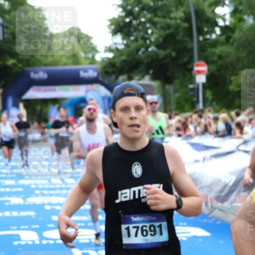 29.06.2025 - hella hamburg halbmarathon Zöllner http://msf.ph/oto/8170837 29.06.2025 10:36:19 Ziel 2774, 6829, 6993, 13991, 14601, 15115, 15348, 16158, 17329, 17691 meine-sportfotos.de