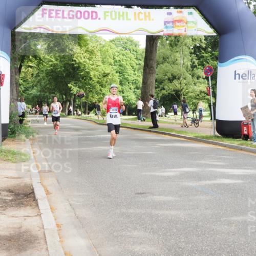 29.06.2025 - hella hamburg halbmarathon MichiJ http://msf.ph/oto/8170840 29.06.2025 10:15:09 Zwischen KM18-KM19 1241, 13872, 14113 meine-sportfotos.de