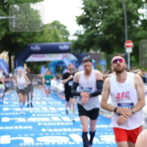 29.06.2025 - hella hamburg halbmarathon Zöllner http://msf.ph/oto/8170868 29.06.2025 10:36:20 Ziel 2774, 6829, 6993, 12051, 13991, 14601, 15115, 15348, 16158, 17192, 17329 meine-sportfotos.de