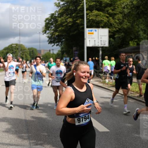 29.06.2025 - hella hamburg halbmarathon Yannick Fuchs http://msf.ph/oto/8170875 29.06.2025 10:41:11 20KM 1070, 1689, 1942, 2222, 2623, 3304, 5129, 5472, 5532, 6373, 6630, 7480, 7908, 8023, 9305, 9497, 9794, 10208, 10211, 11077, 11858, 12808, 13303, 13554, 13728, 14415, 14449, 14482, 14541, 14594, 15026, 15611, 15684, 15714, 15825, 16081, 16136, 16466, 16475, 17353, 17669, 17718, 17865 meine-sportfotos.de