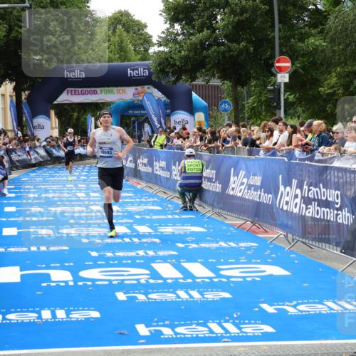 29.06.2025 - hella hamburg halbmarathon Zöllner http://msf.ph/oto/8170879 29.06.2025 10:22:14 Ziel 10650, 18693 meine-sportfotos.de